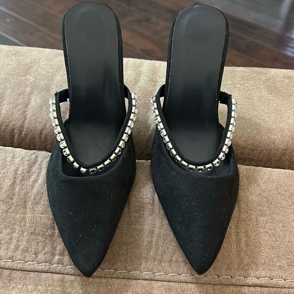 3.75” Heeled‎ Faux-Suede Mules With Rhinestone Accents. Size 4.5. NEW - Picture 5 of 6